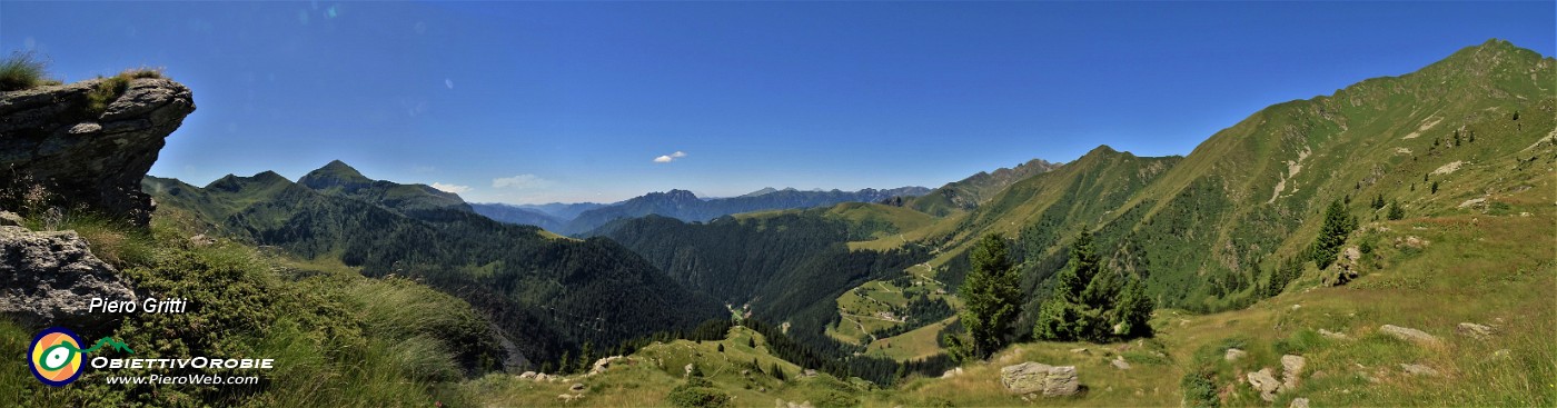 23 Splendida vista panoramica... Monte Cavallo a sx fino al Fioraro a dx.jpg